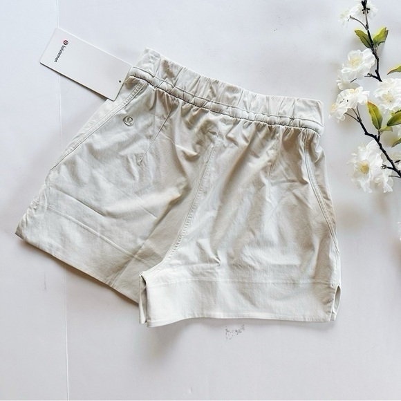 Lululemon Cinchable Waist HR Woven Shorts Mojave Tan - Picture 2 of 10